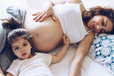 5 nieznośnych dolegliwości w zaawansowanej ciąży – jak sobie pomóc?